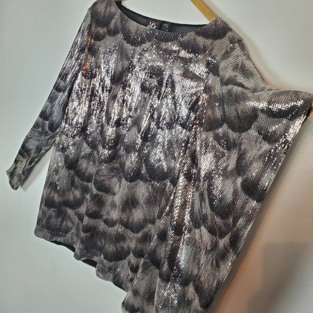 NY&Co eva jeanbart lorenzotti sequin batwing top - Picture 7 of 7